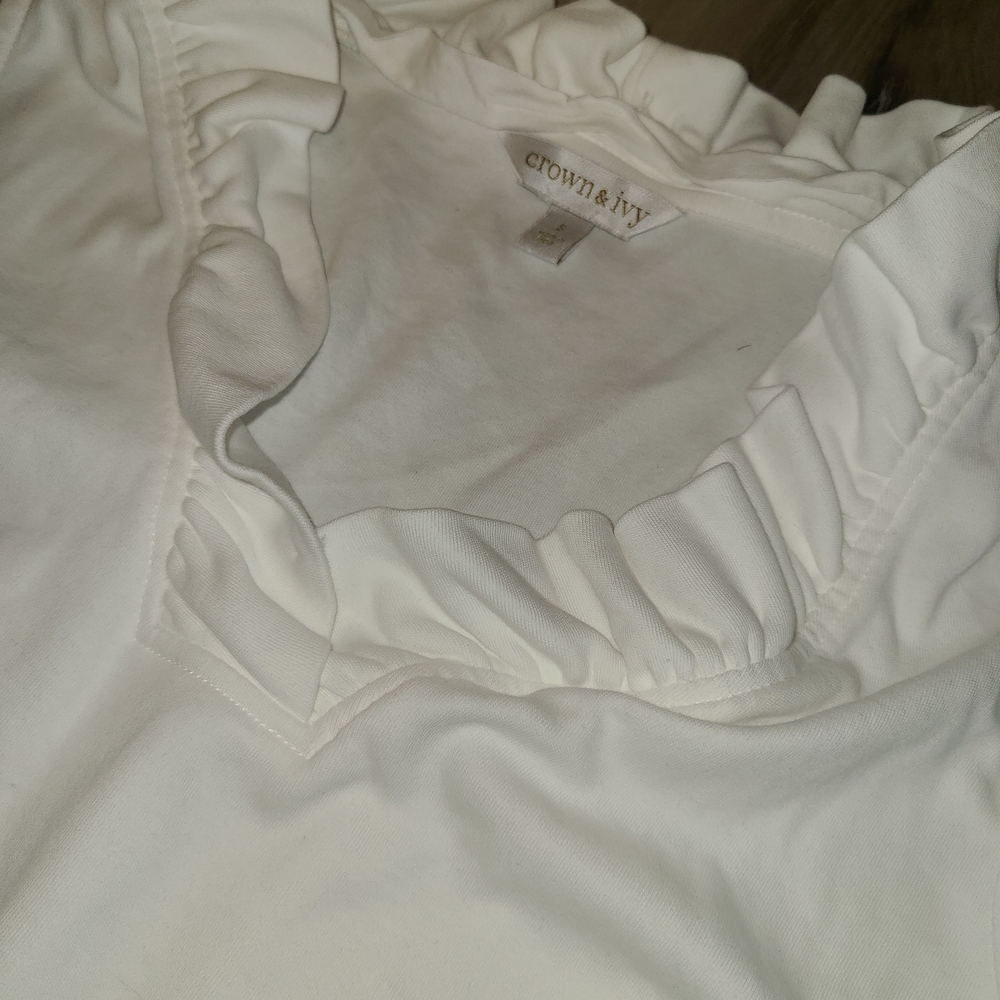 Crown & Ivy White Ruffled V-Neck Blouse.New Without Tags!! - Picture 3 of 4